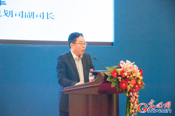 陈亚军：特色小（城）镇建设应在新型城镇化进程中找准定位和方向